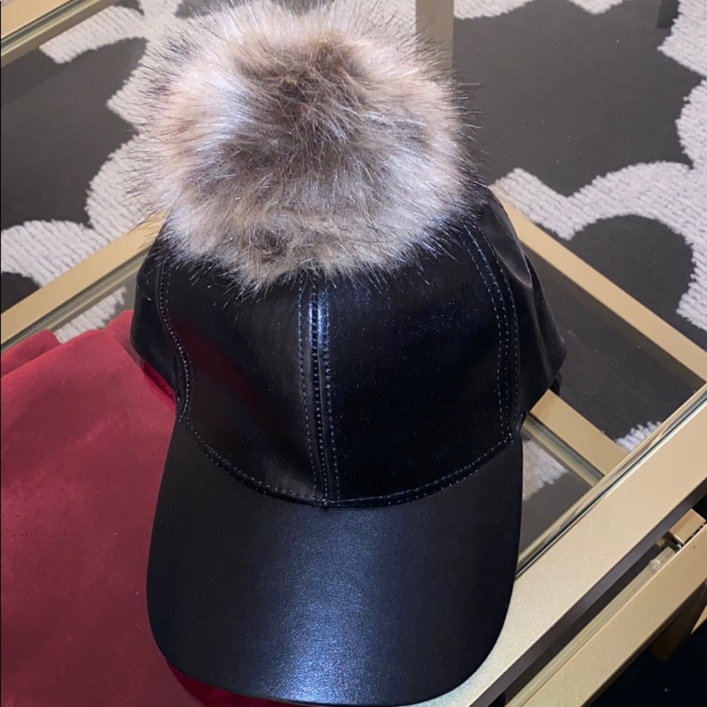Snap back hat